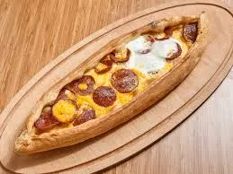 Kaşarlı Sucuklu Yumurtalı Pide